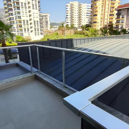Apartment 5 Star Facilities/walking Distance To Amenities And The *