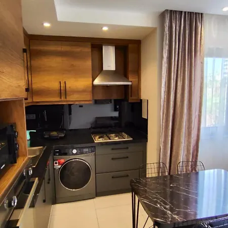5 Star Facilities/walking Distance To Amenities And The