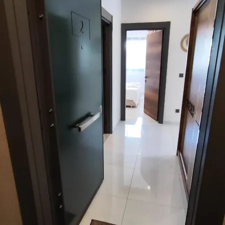 Apartment 5 Star Facilities/walking Distance To Amenities And The *