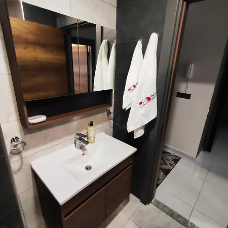 5 Star Facilities/walking Distance To Amenities And The Daire *
